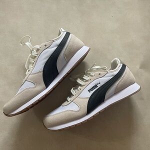 Puma Sneakers